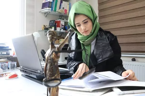 Şanlıurfa'da ilk kez bir çocuk, annesinin soyadını aldı Şanlıurfa'da ilk kez bir çocuk, annesinin soyadını aldı