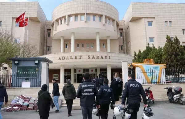 Şanlıurfa'da ilk kez bir çocuk, annesinin soyadını aldı Şanlıurfa'da ilk kez bir çocuk, annesinin soyadını aldı