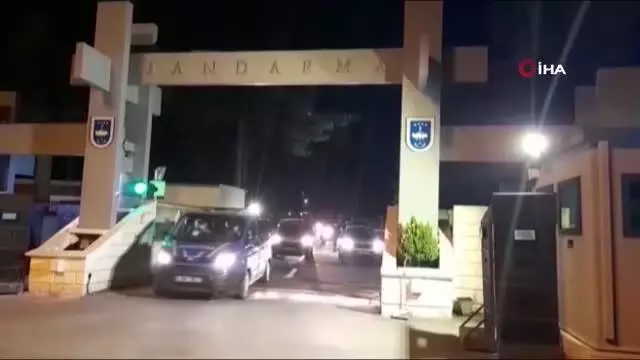Şanlıurfa'da toprağa gömülü ve ahırda uzun namlulu silahlar ele geçirildi Şanlıurfa'da toprağa gömülü ve ahırda uzun namlulu silahlar ele geçirildi