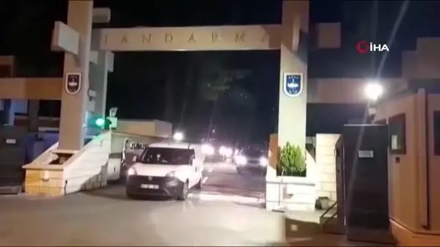 Şanlıurfa'da toprağa gömülü ve ahırda uzun namlulu silahlar ele geçirildi Şanlıurfa'da toprağa gömülü ve ahırda uzun namlulu silahlar ele geçirildi