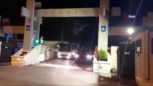 Şanlıurfa'da toprağa gömülü ve ahırda uzun namlulu silahlar ele geçirildi Şanlıurfa'da toprağa gömülü ve ahırda uzun namlulu silahlar ele geçirildi