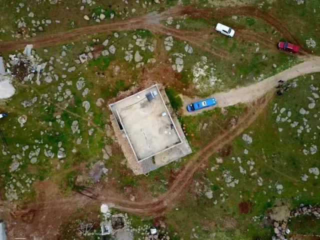 Şanlıurfa'da toprağa gömülü ve ahırda uzun namlulu silahlar ele geçirildi Şanlıurfa'da toprağa gömülü ve ahırda uzun namlulu silahlar ele geçirildi