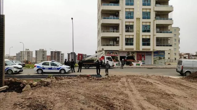 Şanlıurfa'da evde çıkan yangında bir kadın öldü, çocuğu ağır yaralandı Şanlıurfa'da evde çıkan yangında bir kadın öldü, çocuğu ağır yaralandı