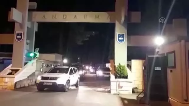 ŞANLIURFA - Silah kaçakçılığı operasyonunda toprağa gömülü uzun namlulu silahlar ele geçirildi ŞANLIURFA - Silah kaçakçılığı operasyonunda toprağa gömülü uzun namlulu silahlar ele geçirildi
