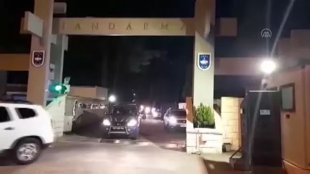 ŞANLIURFA - Silah kaçakçılığı operasyonunda toprağa gömülü uzun namlulu silahlar ele geçirildi ŞANLIURFA - Silah kaçakçılığı operasyonunda toprağa gömülü uzun namlulu silahlar ele geçirildi