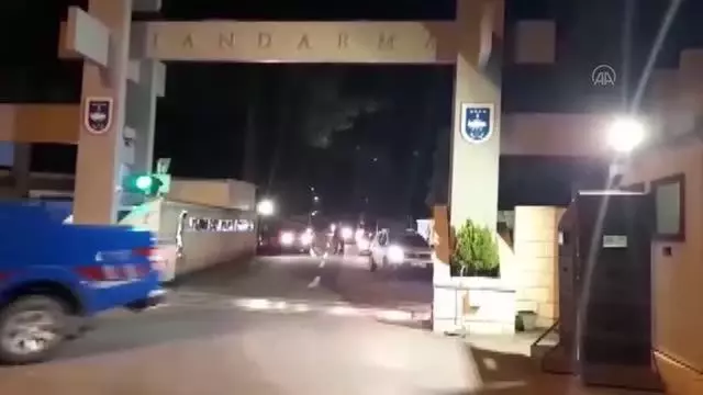 ŞANLIURFA - Silah kaçakçılığı operasyonunda toprağa gömülü uzun namlulu silahlar ele geçirildi ŞANLIURFA - Silah kaçakçılığı operasyonunda toprağa gömülü uzun namlulu silahlar ele geçirildi