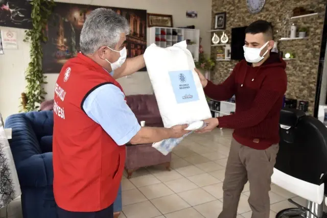 Selçuklu Belediyesi esnafa desteğini sürdürüyor Selçuklu Belediyesi esnafa desteğini sürdürüyor