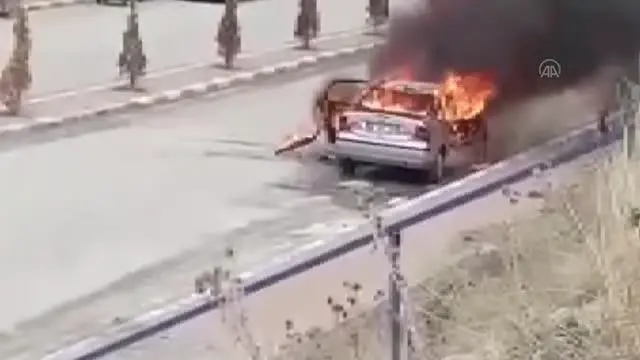 Seyir halindeki otomobil yandı Seyir halindeki otomobil yandı