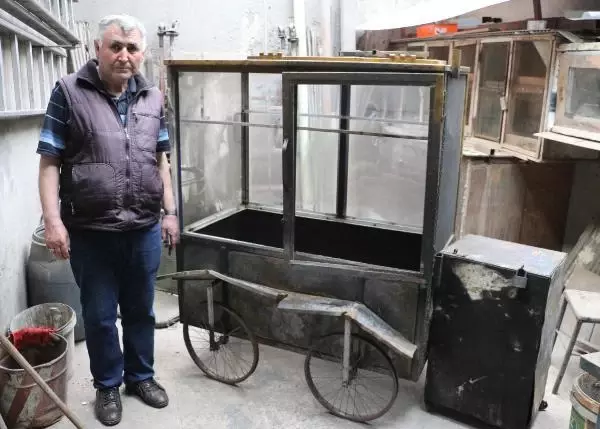 DENİZLİ SİMİTÇİNİN TEZGAHINI KUNDAKLADI; O ANLAR KAMERADA DENİZLİ SİMİTÇİNİN TEZGAHINI KUNDAKLADI; O ANLAR KAMERADA