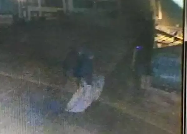 DENİZLİ SİMİTÇİNİN TEZGAHINI KUNDAKLADI; O ANLAR KAMERADA DENİZLİ SİMİTÇİNİN TEZGAHINI KUNDAKLADI; O ANLAR KAMERADA