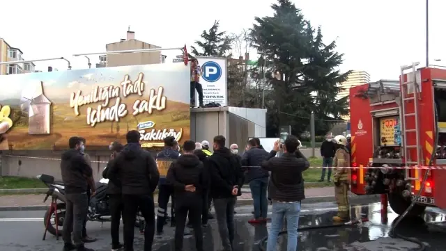 Şişli'de korku dolu anlar: Boynuna benzin dolu şişe bağladı, intihara kalkıştı Şişli'de korku dolu anlar: Boynuna benzin dolu şişe bağladı, intihara kalkıştı