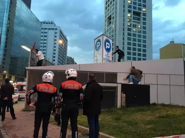 Şişli'de korku dolu anlar: Boynuna benzin dolu şişe bağladı, intihara kalkıştı Şişli'de korku dolu anlar: Boynuna benzin dolu şişe bağladı, intihara kalkıştı