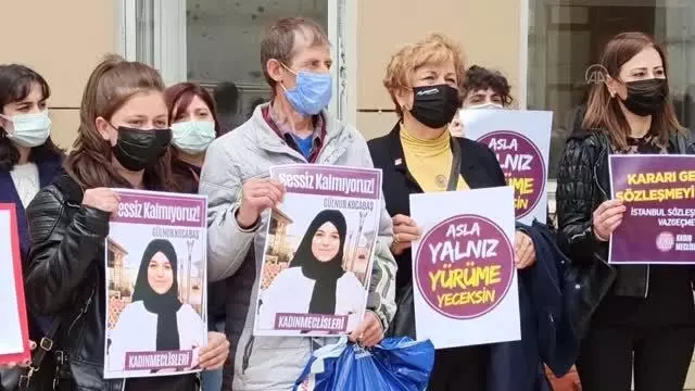 Sokak ortasında tüfekle öldürülen kadının cinayet zanlısı, duruşmada aileye başsağlığı diledi Sokak ortasında tüfekle öldürülen kadının cinayet zanlısı, duruşmada aileye başsağlığı diledi