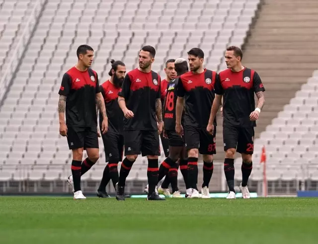 Süper Lig: Fatih Karagümrük: 0 Atakaş Hatayspor: 0 (İlk yarı) Süper Lig: Fatih Karagümrük: 0 Atakaş Hatayspor: 0 (İlk yarı)