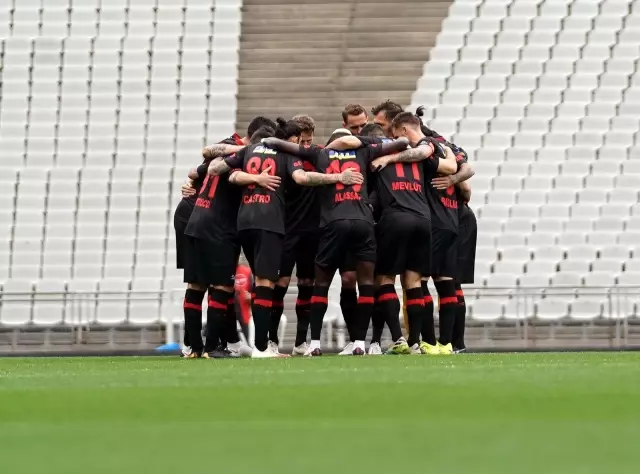 Süper Lig: Fatih Karagümrük: 0 Atakaş Hatayspor: 0 (İlk yarı) Süper Lig: Fatih Karagümrük: 0 Atakaş Hatayspor: 0 (İlk yarı)