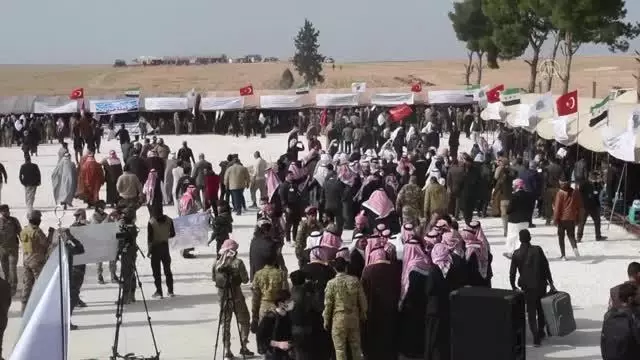 Suriyeli aşiretler, terör örgütü YPG/PKK'ya ve Esed rejimine karşı 'tek vücut olma' mesajı verdi Suriyeli aşiretler, terör örgütü YPG/PKK'ya ve Esed rejimine karşı 'tek vücut olma' mesajı verdi