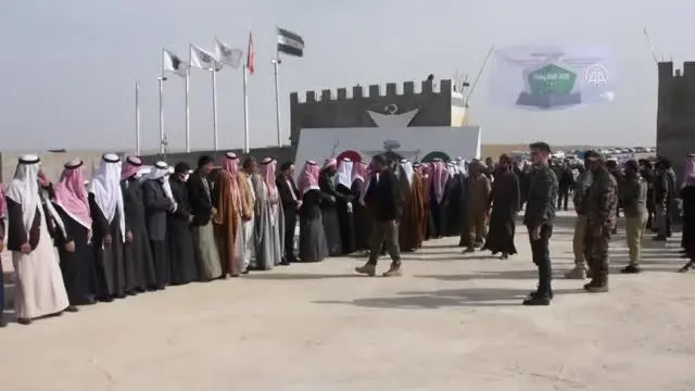 Suriyeli aşiretler, terör örgütü YPG/PKK'ya ve Esed rejimine karşı 'tek vücut olma' mesajı verdi Suriyeli aşiretler, terör örgütü YPG/PKK'ya ve Esed rejimine karşı 'tek vücut olma' mesajı verdi