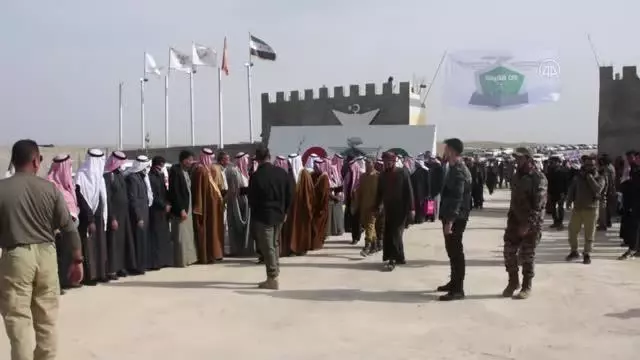 Suriyeli aşiretler, terör örgütü YPG/PKK'ya ve Esed rejimine karşı 'tek vücut olma' mesajı verdi Suriyeli aşiretler, terör örgütü YPG/PKK'ya ve Esed rejimine karşı 'tek vücut olma' mesajı verdi