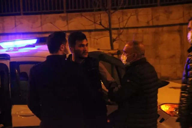 Takla atan araçtan burnu bile kanamadan çıktı, dakikalarca ters dönen aracını izledi Takla atan araçtan burnu bile kanamadan çıktı, dakikalarca ters dönen aracını izledi