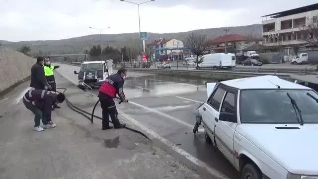 Taşova'da kamyonet ile otomobil çarpıştı: 2 yaralı Taşova'da kamyonet ile otomobil çarpıştı: 2 yaralı