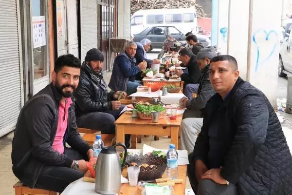 ŞANLIURFA TAVA VE ŞİŞ CİĞER LEZZETLİ TARTIŞMALARINA EDİRNE VE ŞANLIURFALI USTALAR KATILDI ŞANLIURFA TAVA VE ŞİŞ CİĞER LEZZETLİ TARTIŞMALARINA EDİRNE VE ŞANLIURFALI USTALAR KATILDI