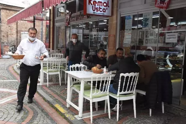 ŞANLIURFA TAVA VE ŞİŞ CİĞER LEZZETLİ TARTIŞMALARINA EDİRNE VE ŞANLIURFALI USTALAR KATILDI ŞANLIURFA TAVA VE ŞİŞ CİĞER LEZZETLİ TARTIŞMALARINA EDİRNE VE ŞANLIURFALI USTALAR KATILDI