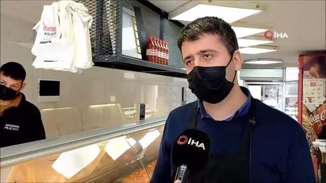 Tavuk kanadı fiyatlarındaki artış esnafı da endişelendiriyor Tavuk kanadı fiyatlarındaki artış esnafı da endişelendiriyor
