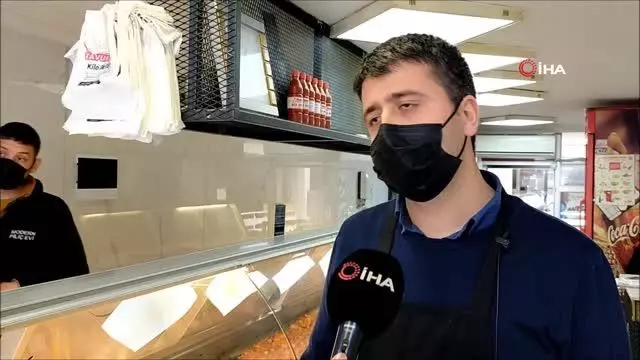Tavuk kanadı fiyatlarındaki artış esnafı da endişelendiriyor Tavuk kanadı fiyatlarındaki artış esnafı da endişelendiriyor