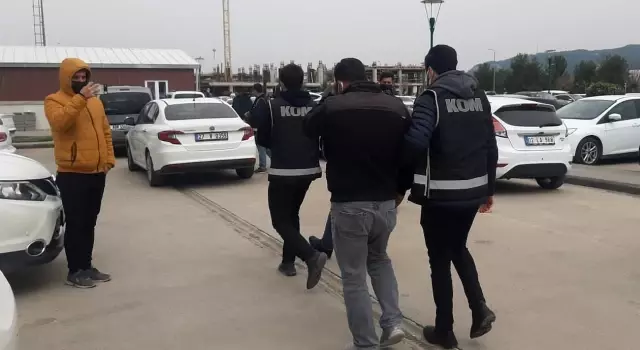 Son dakika... Tefeci operasyonunda yakalanan şahıslar sağlık raporundan geçirildi Son dakika... Tefeci operasyonunda yakalanan şahıslar sağlık raporundan geçirildi