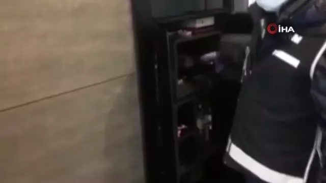 Tefecilik yapan şebekeye operasyon: 5 şüpheli yakalandı Tefecilik yapan şebekeye operasyon: 5 şüpheli yakalandı