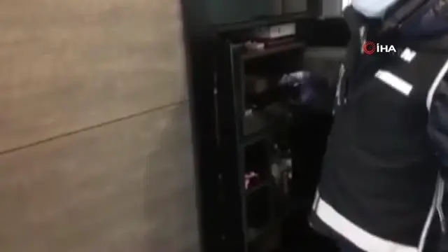 Tefecilik yapan şebekeye operasyon: 5 şüpheli yakalandı Tefecilik yapan şebekeye operasyon: 5 şüpheli yakalandı