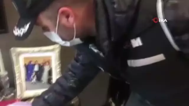 Tefecilik yapan şebekeye operasyon: 5 şüpheli yakalandı Tefecilik yapan şebekeye operasyon: 5 şüpheli yakalandı