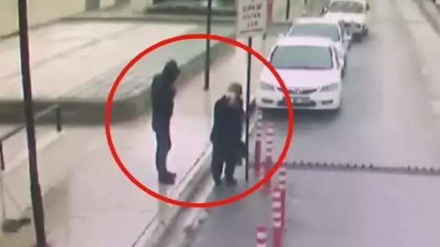 Son dakika... Telefon dolandırıcılarına inandı, 100 kilometreyi ticari taksiyle gelip 350 bin TL kaptırdı Son dakika... Telefon dolandırıcılarına inandı, 100 kilometreyi ticari taksiyle gelip 350 bin TL kaptırdı