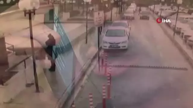 Son dakika... Telefon dolandırıcılarına inandı, 100 kilometreyi ticari taksiyle gelip 350 bin TL kaptırdı Son dakika... Telefon dolandırıcılarına inandı, 100 kilometreyi ticari taksiyle gelip 350 bin TL kaptırdı