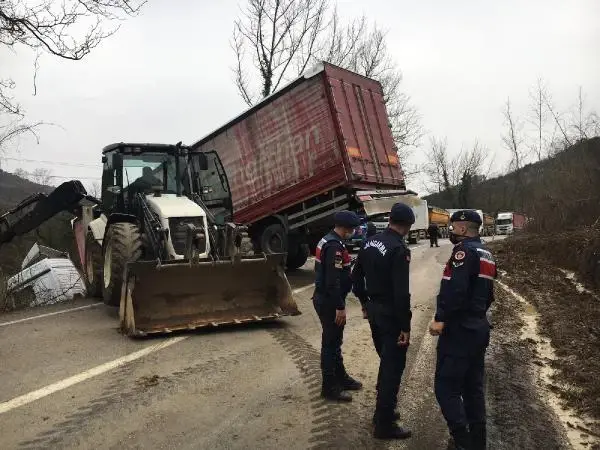 BARTIN TIR YOLDA ASKIDA KALDI BARTIN TIR YOLDA ASKIDA KALDI