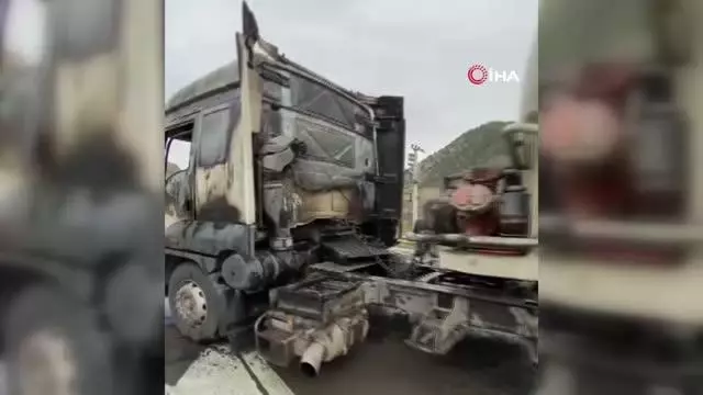 Tır sürücü canını son anda alevlerden kurtardı Tır sürücü canını son anda alevlerden kurtardı