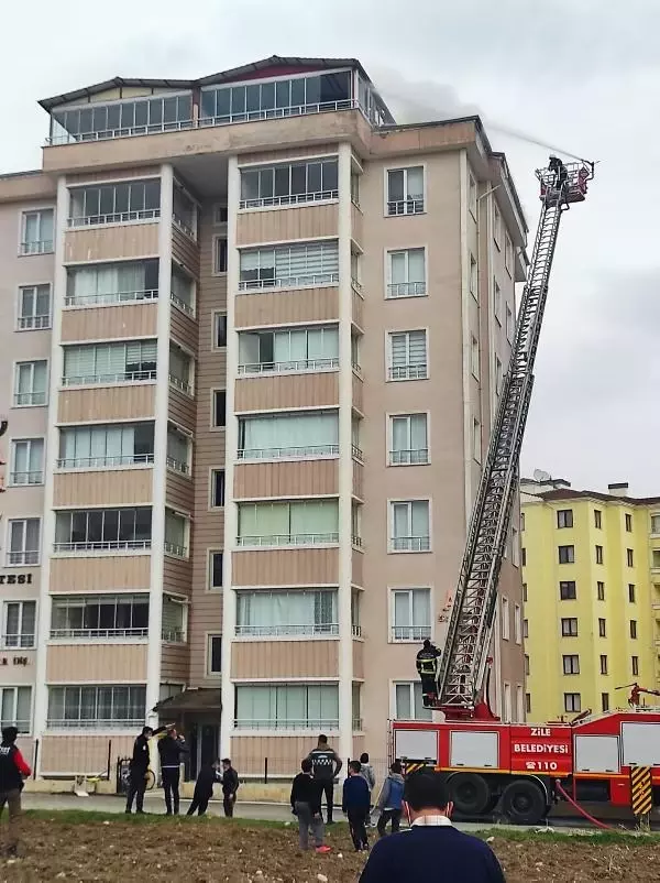 Son dakika haberleri: Tokat'ta, 5 katlı binada çatı yangını Son dakika haberleri: Tokat'ta, 5 katlı binada çatı yangını