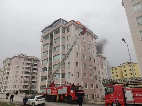 Son dakika haberleri: Tokat'ta, 5 katlı binada çatı yangını Son dakika haberleri: Tokat'ta, 5 katlı binada çatı yangını