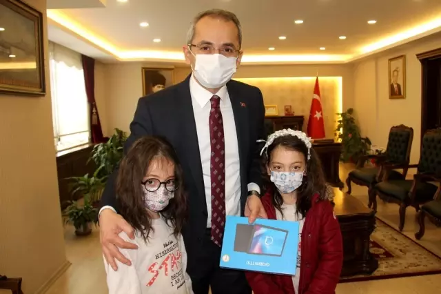 Tosya Kaymakamlığı tablet dağıttı Tosya Kaymakamlığı tablet dağıttı