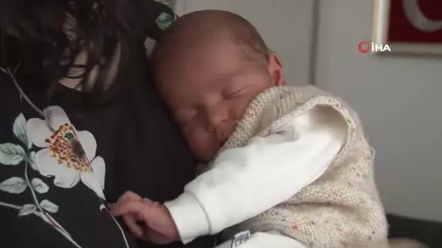 Türkiye'de bir ilk: Annesi hamileyken aşılanan bebek antikorlu doğdu Türkiye'de bir ilk: Annesi hamileyken aşılanan bebek antikorlu doğdu