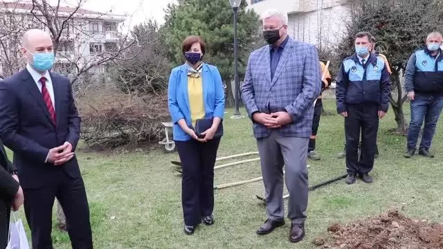 Ukrayna'nın Ankara Büyükelçisi Sybiha, fidan dikme etkinliğine katıldı Ukrayna'nın Ankara Büyükelçisi Sybiha, fidan dikme etkinliğine katıldı