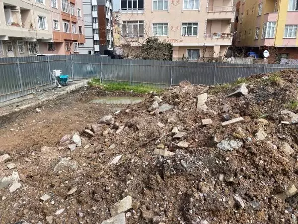 ÜMRANİYE'DE CAMİ İNŞAATINDA İŞÇİLER HAVAN TOPU MERMİSİ BULDU ÜMRANİYE'DE CAMİ İNŞAATINDA İŞÇİLER HAVAN TOPU MERMİSİ BULDU