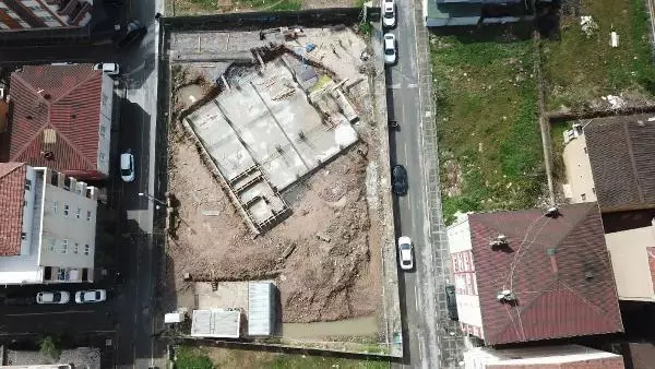ÜMRANİYE'DE CAMİ İNŞAATINDA İŞÇİLER HAVAN TOPU MERMİSİ BULDU ÜMRANİYE'DE CAMİ İNŞAATINDA İŞÇİLER HAVAN TOPU MERMİSİ BULDU