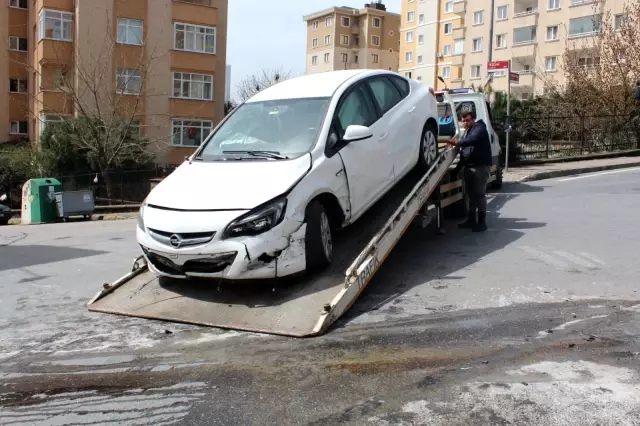 Son dakika haberleri | Ümraniye'de iki aracın kafa kafaya çarpıştığı feci kaza kamerada Son dakika haberleri | Ümraniye'de iki aracın kafa kafaya çarpıştığı feci kaza kamerada