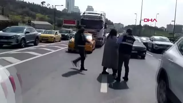 ÜSKÜDAR'DA DİLENCİ VE SEYYAR SATICILARA CEZA ÜSKÜDAR'DA DİLENCİ VE SEYYAR SATICILARA CEZA