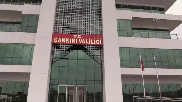 Vali Ayaz, aşılanan 65 yaş üstünde kovid-19 kayıplarının düştüğünü, gençlerde ise arttığını söyledi Vali Ayaz, aşılanan 65 yaş üstünde kovid-19 kayıplarının düştüğünü, gençlerde ise arttığını söyledi