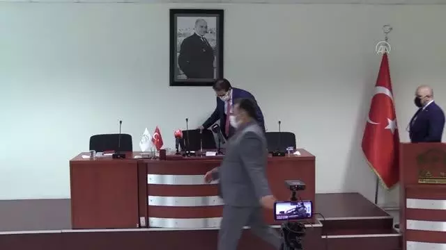 Vali Ayaz, aşılanan 65 yaş üstünde kovid-19 kayıplarının düştüğünü, gençlerde ise arttığını söyledi Vali Ayaz, aşılanan 65 yaş üstünde kovid-19 kayıplarının düştüğünü, gençlerde ise arttığını söyledi