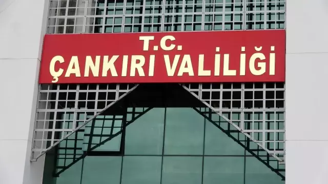 Vali Ayaz, aşılanan 65 yaş üstünde kovid-19 kayıplarının düştüğünü, gençlerde ise arttığını söyledi Vali Ayaz, aşılanan 65 yaş üstünde kovid-19 kayıplarının düştüğünü, gençlerde ise arttığını söyledi