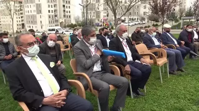 Vali Şahin 'Mahalle Buluşmaları' programında konuştu Vali Şahin 'Mahalle Buluşmaları' programında konuştu