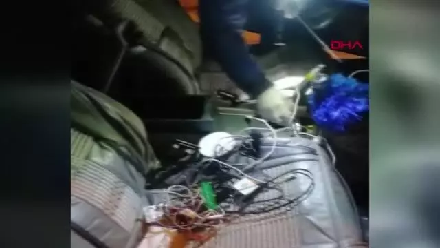 Araçta uyuşturucu ele geçti; 3 kişi tutuklandı Araçta uyuşturucu ele geçti; 3 kişi tutuklandı